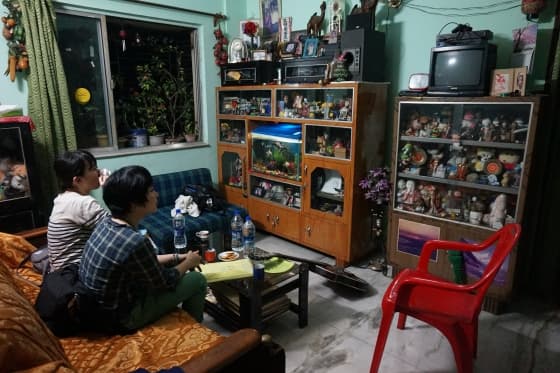 ①一家団欒　リビングの様子