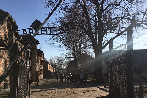 【グループ旅】
アウシュヴィッツを訪ね、平和について考える 6日間